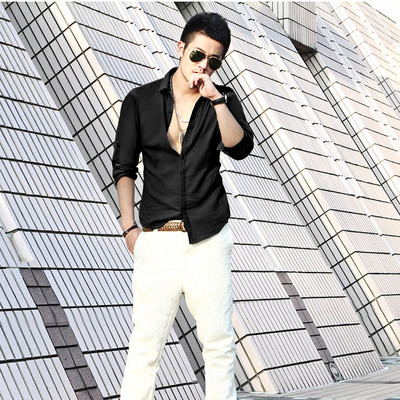 Μοντέρνο καλοκαιρινό ανδρικό πουκάμισο σε διαφορετικά χρώματα