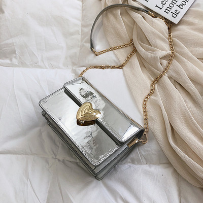 Geantă de damă elegantă din piele lăcuită, în patru culori, cu închidere din metal și mâner lung din metal