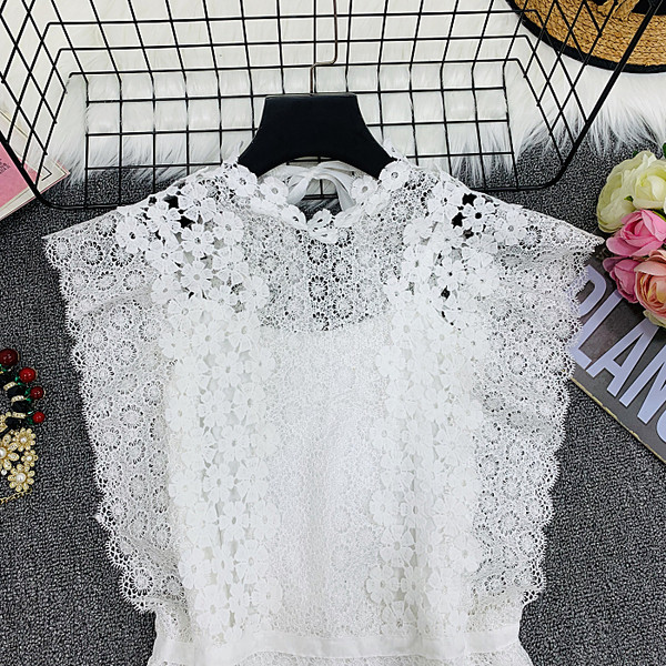 Modern női felső, három színben, csipkével