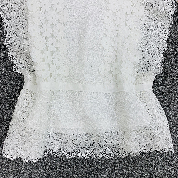 Modern női felső, három színben, csipkével