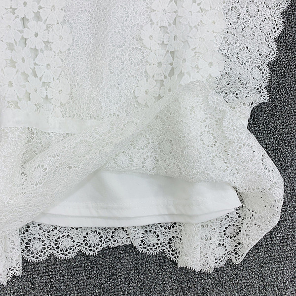 Modern női felső, három színben, csipkével