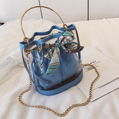 Modern női táska típusú táska négy színben, fém fogantyúval