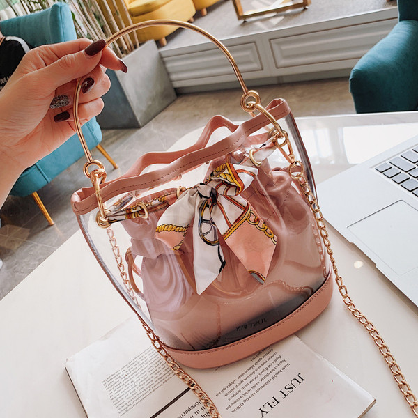 Modern női táska típusú táska négy színben, fém fogantyúval