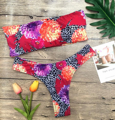 Modern női fürdőruha két részből, virágmintával