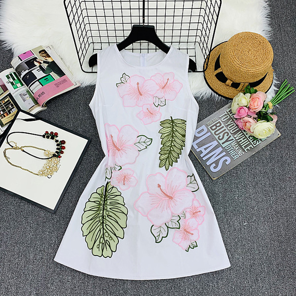 Rochie de dama eleganta cu broderie si motiv floral in mai multe culori