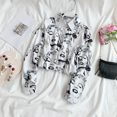 Cămașă modernă de damă cu aplicație în alb și albastru