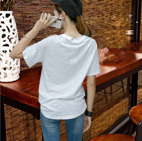 Alkalmi női póló flitterekkel fehér és fekete színben