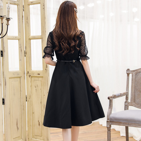 Stílusos női ruha O-nyakú fekete színben