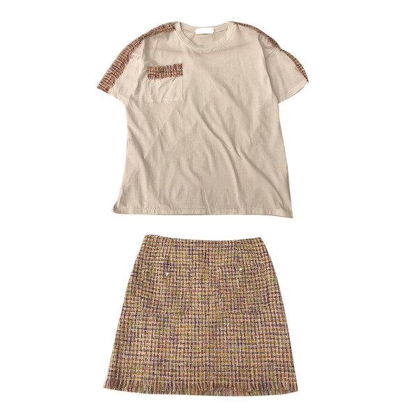 Μοντέρνο γυναικείο σετ  - μπλούζα και φούστα