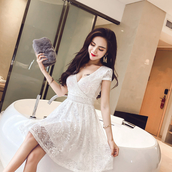 Stílusos női ruha csipkével és rövid ujjú három színben