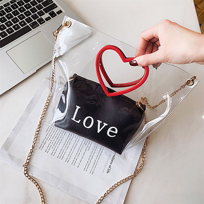 Σύγχρονη γυναικεία τσάντα και μακρύ μεταλλικό αλυσίδα