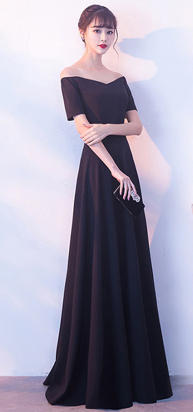 Stílusos női hosszú fekete ruha