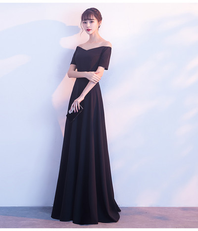 Stílusos női hosszú fekete ruha