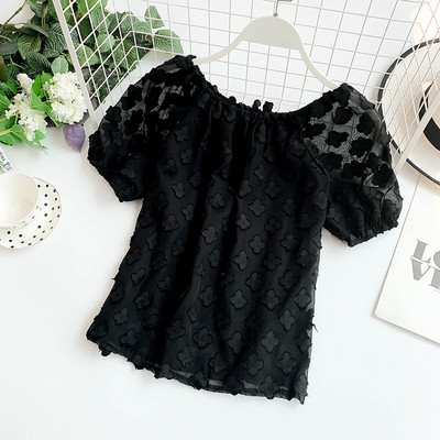 Γυναικεία μπλούζα με τρισδιάστατο στοιχείο και κοντό μανίκι