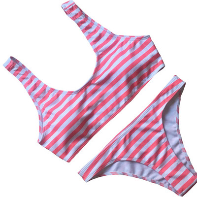 Női fürdőruha két részből, csíkokkal három színben