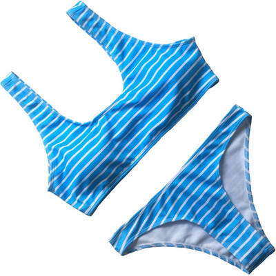 Női fürdőruha két részből, csíkokkal három színben