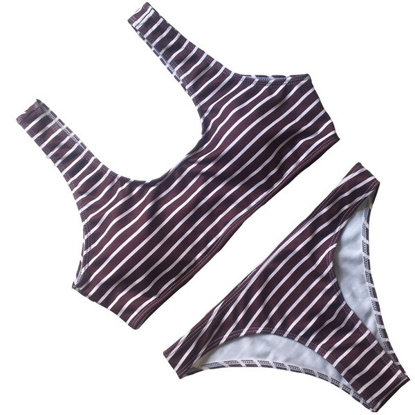 Női fürdőruha két részből, csíkokkal három színben
