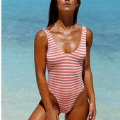 Egy egész csíkos fürdőruha öt színben