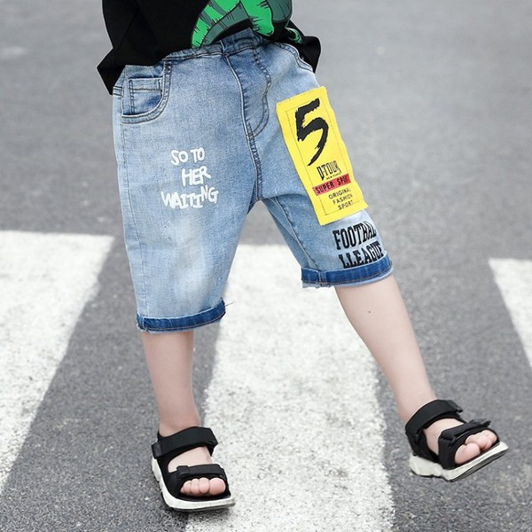 Modern, rövid gyerekfarmer fiúknak felirattal