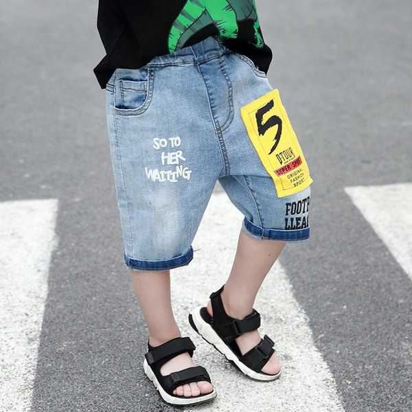 Modern, rövid gyerekfarmer fiúknak felirattal