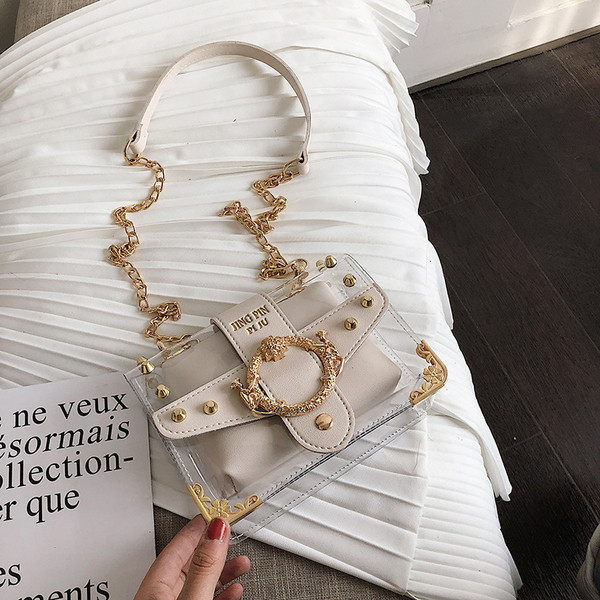 Stílusos női táska négy színben 3D fém elemekkel és hosszú fémlánccal