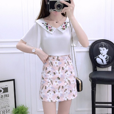 Modern női kétrészes szett hímzéssel