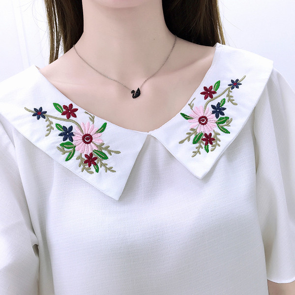 Modern női kétrészes szett hímzéssel