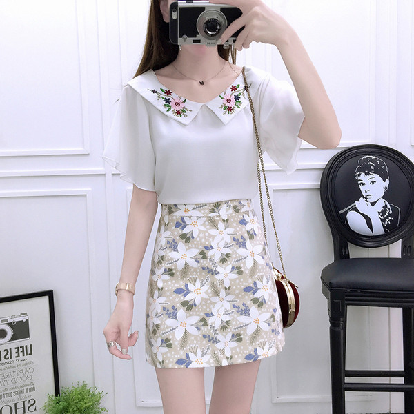 Modern női kétrészes szett hímzéssel