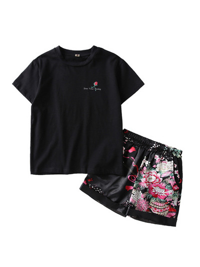 Gyerekkészlet lányoknak fekete ruhában, virágmotívumokkal