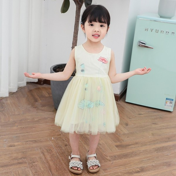 Стилна детска рокля в три цвята с тюл и панделка