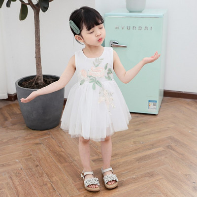 Modern gyerekruha három színben hímzéssel