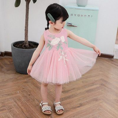 Modern gyerekruha három színben hímzéssel