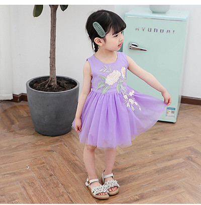 Modern gyerekruha három színben hímzéssel