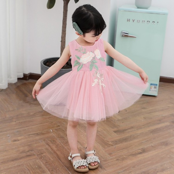 Modern gyerekruha három színben hímzéssel