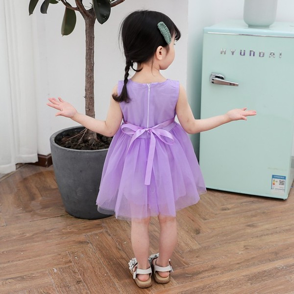 Modern gyerekruha három színben hímzéssel