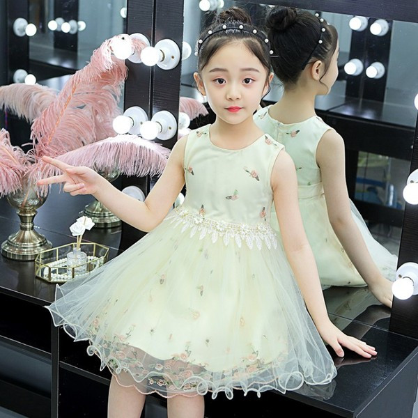 Stílusos gyerekruha két színben O-nyakkal és hímzéssel