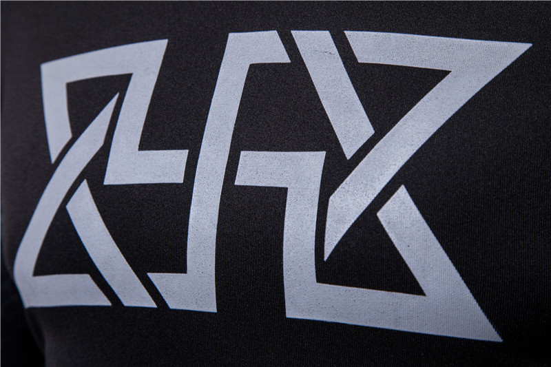 Férfi sport blúz kapucnival és felirattal