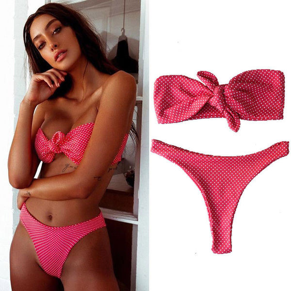 Modern kétrészes fürdőruha piros pöttyökkel