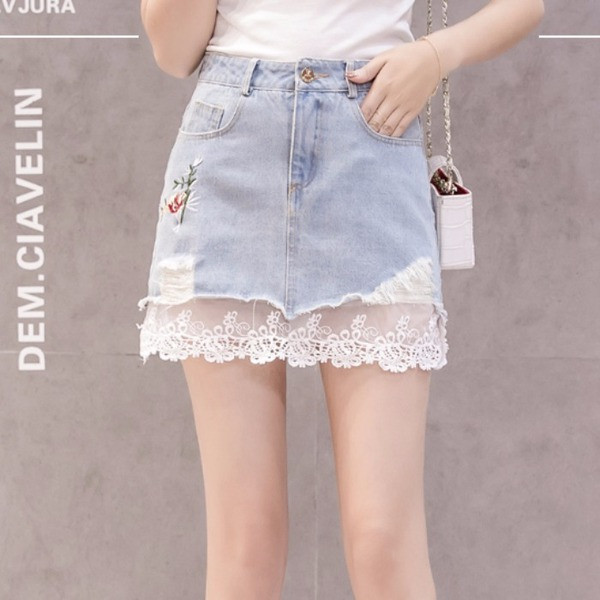 Μοντέρνα γυναικεία τζιν φούστα με κέντημα και δαντέλα