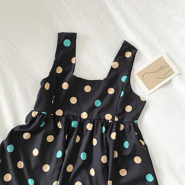 Alkalmi női ruha fekete színben pöttyökkel, vastag pántokkal