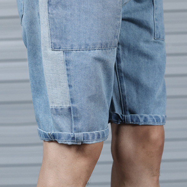 Μοντέρνα ανδρικά σορτς σε γαλάζιο χρώμα