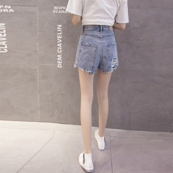 Pantaloni scurți moderni de dama cu motive rupte de culoare albastru deschis