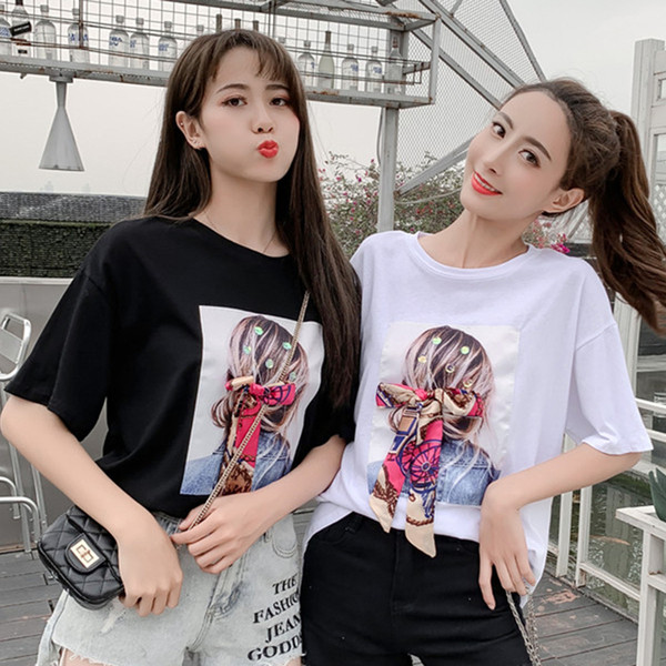 Modern női blúz rövid ujjú fehér és fekete színben, 3D elemmel