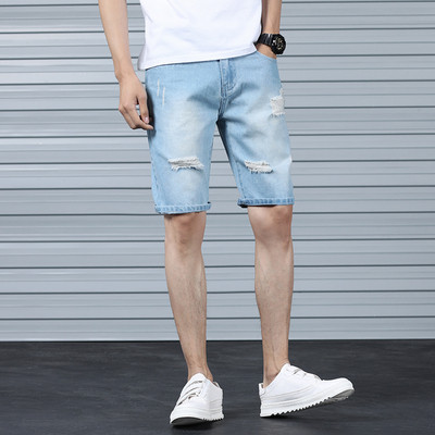 Férfi rövid farmer, világos színben, szakadt motívumokkal