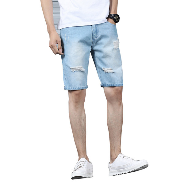 Férfi rövid farmer, világos színben, szakadt motívumokkal