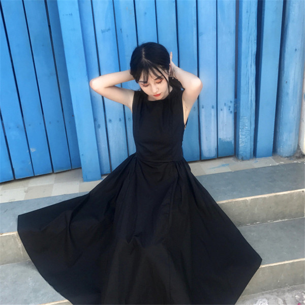 Alkalmi női ruha szabású fekete-fehér modell