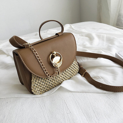 Μοντέρνα γυναικεία τσάντα σε τρία χρώματα οικολογικό δέρμα με 3D μεταλλικά στοιχεία και μεγάλη λαβή