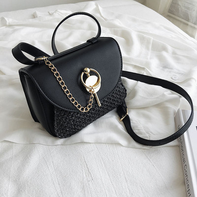 Μοντέρνα γυναικεία τσάντα σε τρία χρώματα οικολογικό δέρμα με 3D μεταλλικά στοιχεία και μεγάλη λαβή