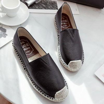 Eko bőrből készült alkalmi női mokaszinok fehér és fekete színben