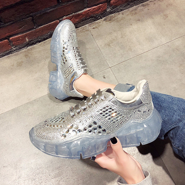 Μοντέρνα γυναικεία αθλητικά παπούτσια με πετρές για κορίτσια